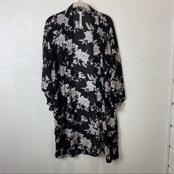 Spiritual Gangster Maya Floral Kimono Style Robe - Picture 4 of 13